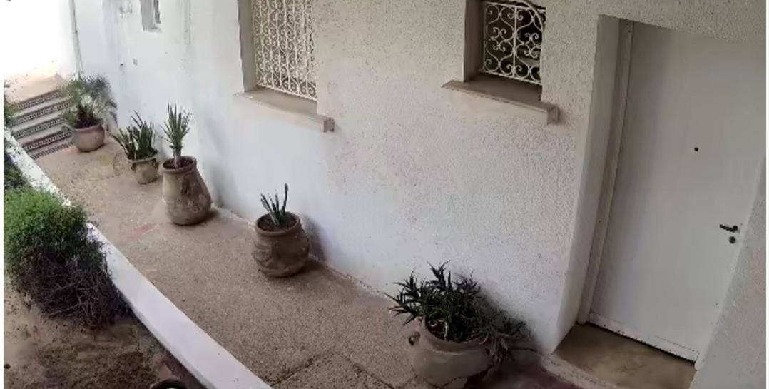 Duplex Bien Equipe Securise Avec Jardin Et Veranda La Marsa Bagian luar foto